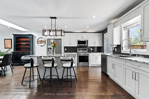 30 Renfield Street, ON L3K 0A7