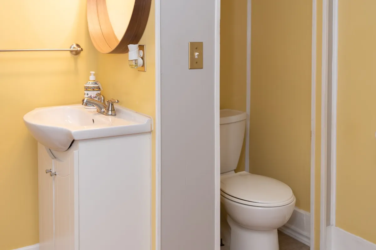 5853 Mcleod Road, ON L2G 3E5