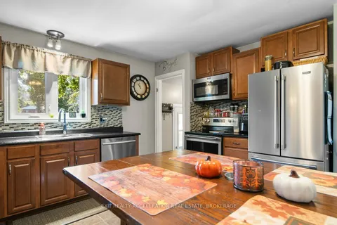 64 River Road, ON K7R 3H4