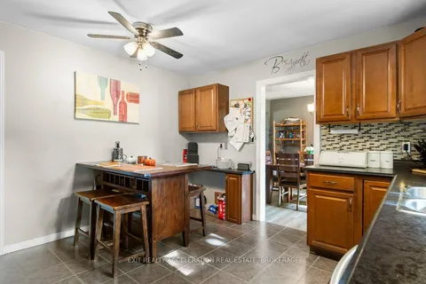 64 River Road, ON K7R 3H4