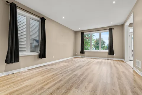 326 Gallantry Way, ON K2S 0P8