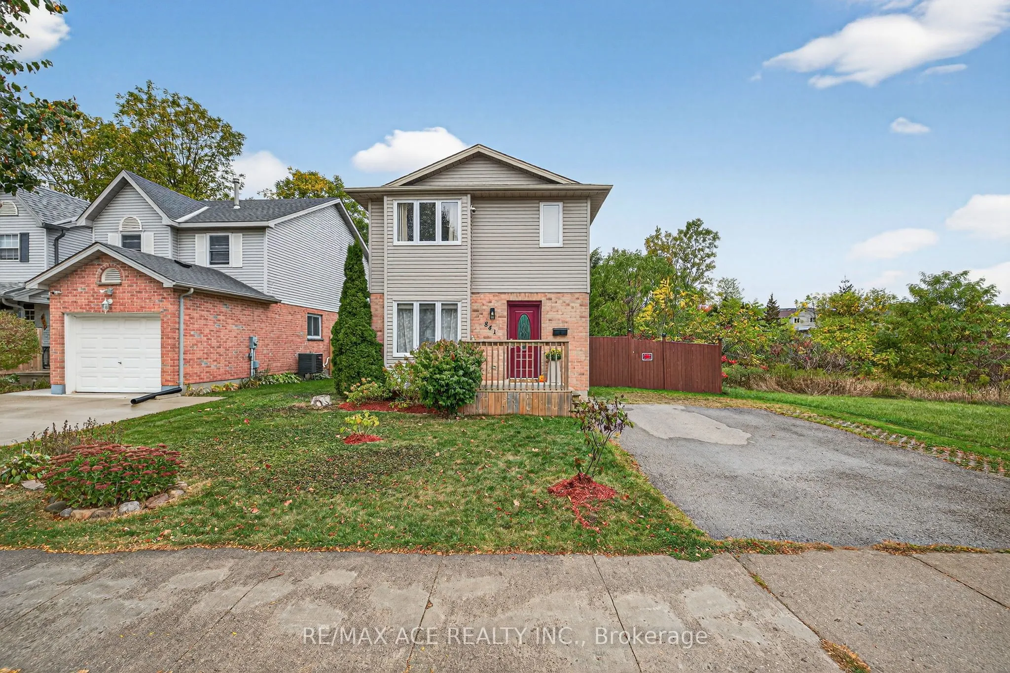 841 Deveron Crescent, ON N5Z 5B4