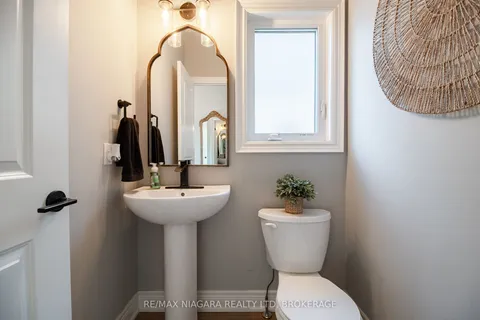 6 Myrtle Street, ON L0S 1E6