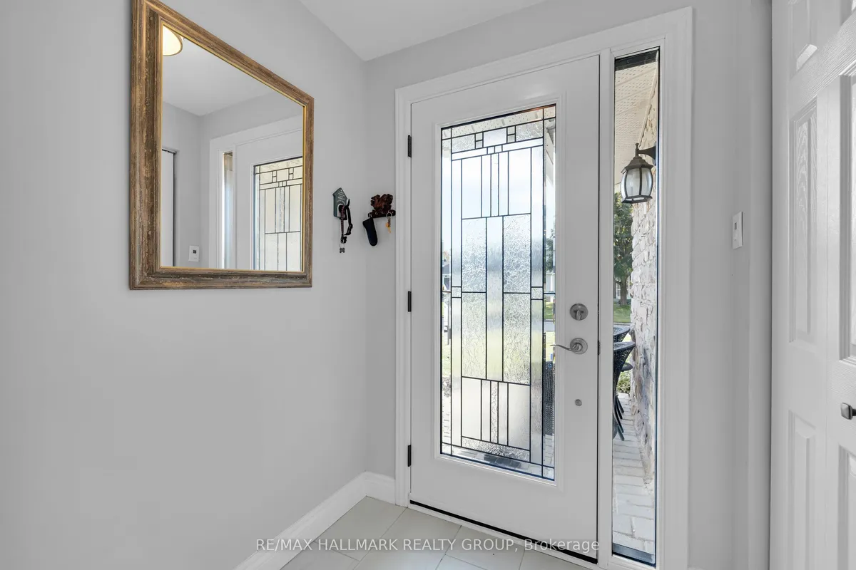 118 Queensline Drive, ON K2H 7J5