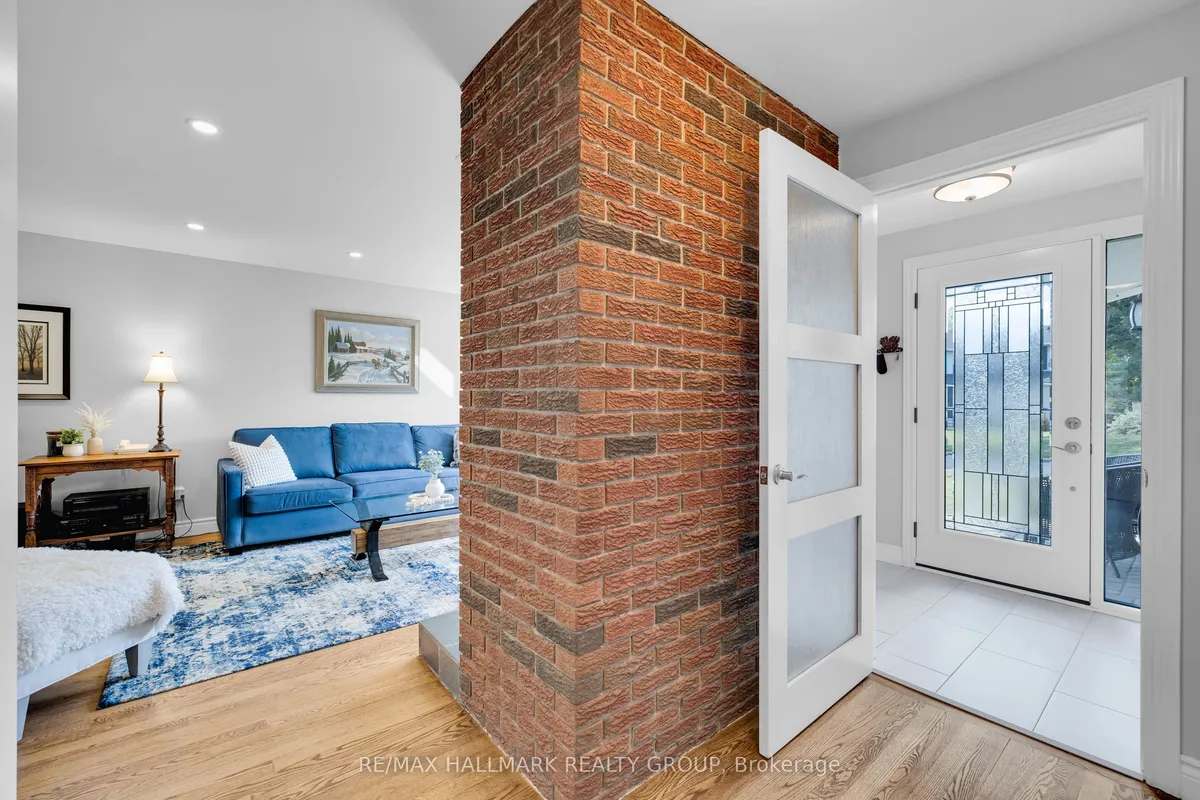 118 Queensline Drive, ON K2H 7J5