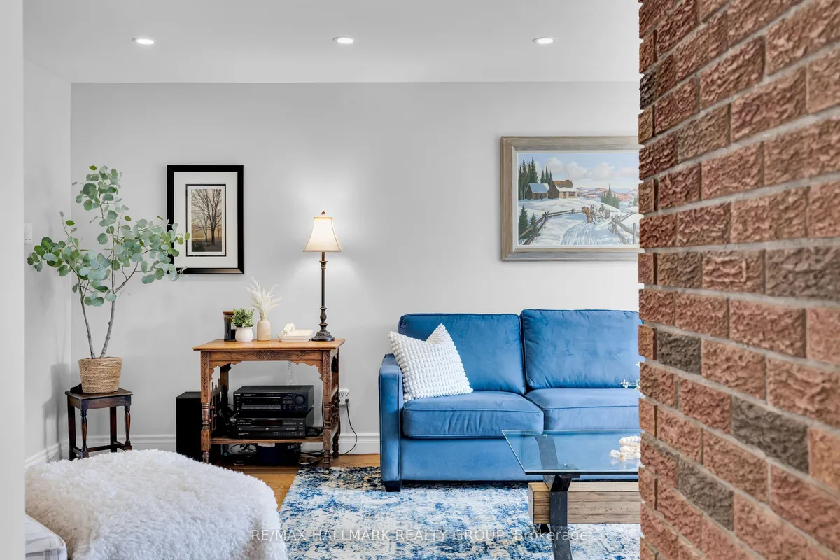 118 Queensline Drive, ON K2H 7J5