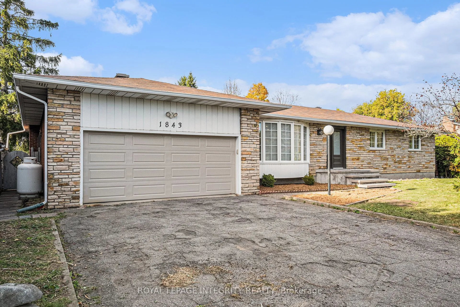 1843 Rideau Road, ON K1X 1E1