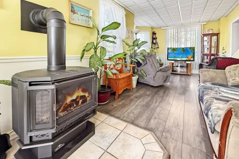 330 McLean Street, ON K7V 1B3