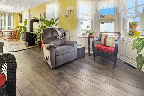 330 McLean Street, ON K7V 1B3