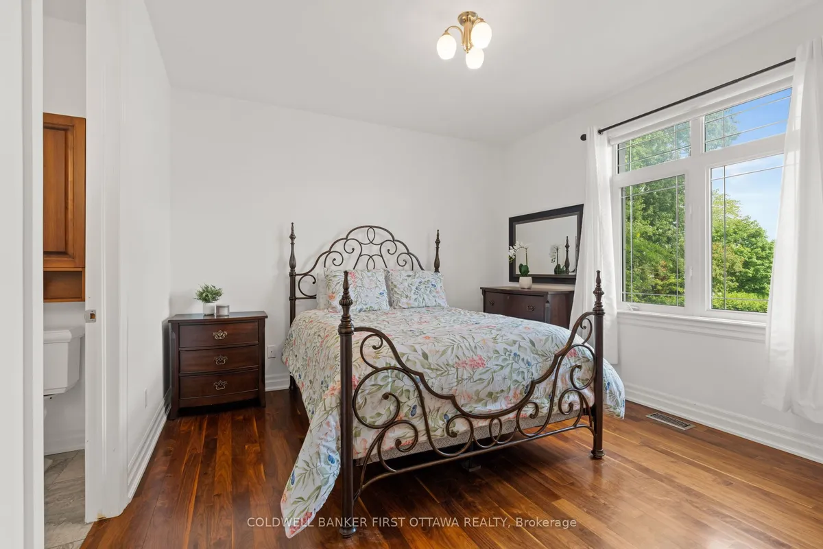 1623 Claymor Avenue, ON K2C 1T4