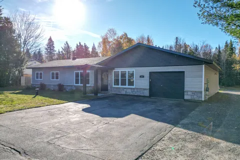 77 Berkley Boulevard, ON P1B 8G3