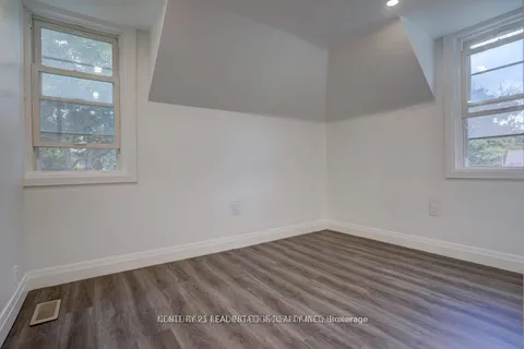 18 Ritchie Avenue, ON K8P 3V9