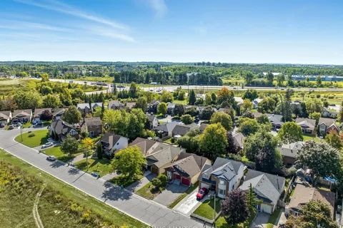 523 Laurie Avenue, ON K9L 1X8