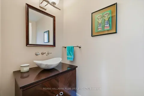 2380 Virginia Drive, ON K1H 6S2