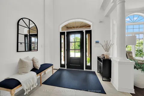 6 VANDERBURGH Lane, ON L3M 1P5