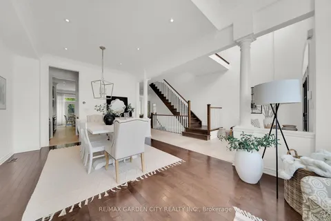 6 VANDERBURGH Lane, ON L3M 1P5