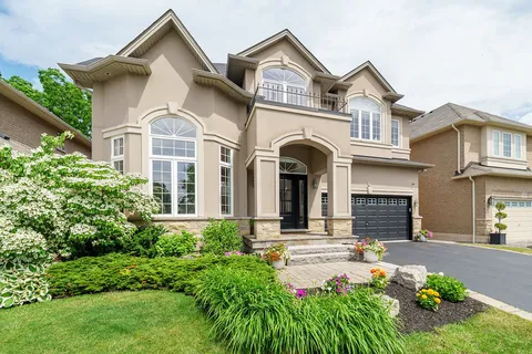 6 VANDERBURGH Lane, ON L3M 1P5