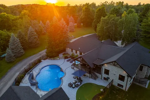 102 Concession 11 N/A, ON L8B 1H8