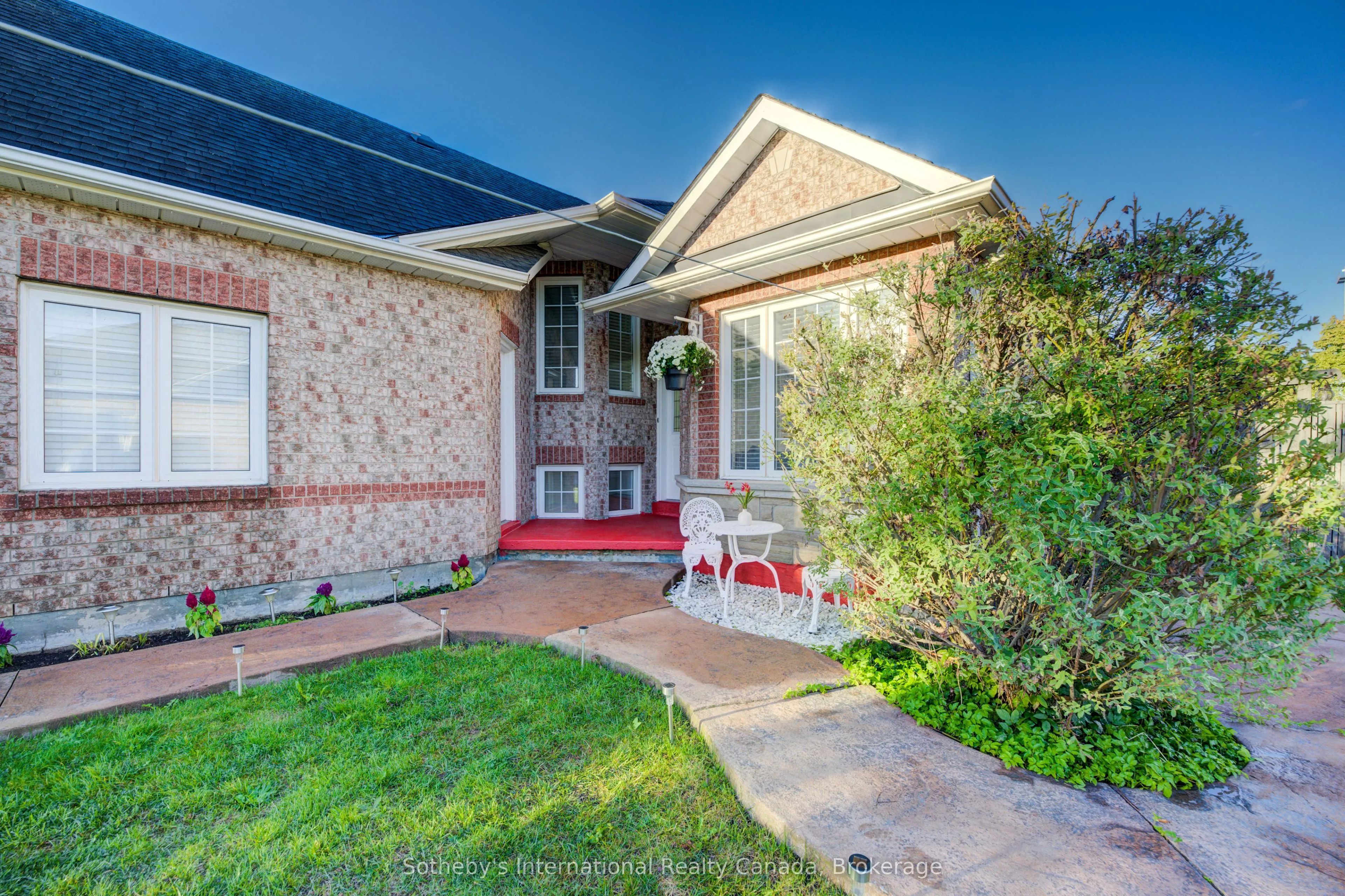 147 St. Lawrence Drive, ON L3C 7H6