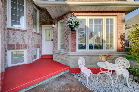 147 St. Lawrence Drive, ON L3C 7H6