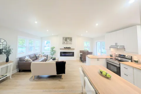 52 Valencourt Drive, ON L3C 1M8