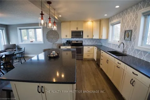 18574 ERIE SHORE Drive, ON N0L 1A0