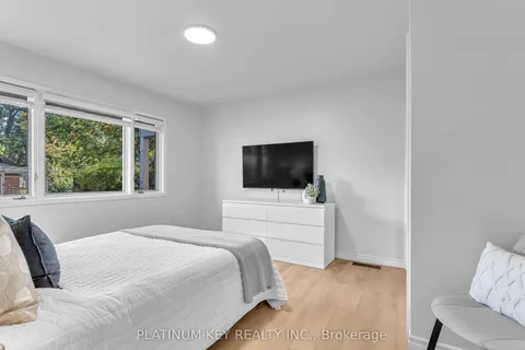 112 Ontario Street, ON N7G 1B6