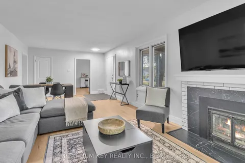 112 Ontario Street, ON N7G 1B6