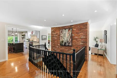 9 Mays Crescent, ON L8B 0G4