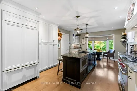 9 Mays Crescent, ON L8B 0G4