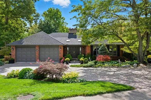 9 Mays Crescent, ON L8B 0G4