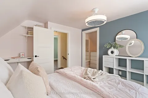 18 Flanders Avenue, ON L2M 5X3