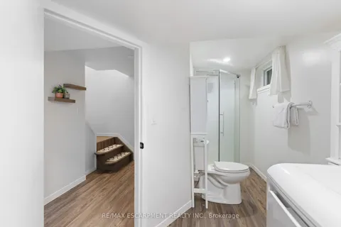 18 Flanders Avenue, ON L2M 5X3