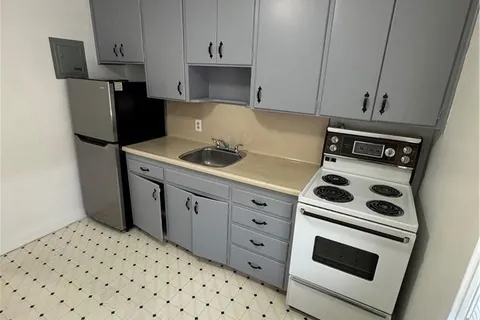 1755 KING Street, ON L8K 1V6