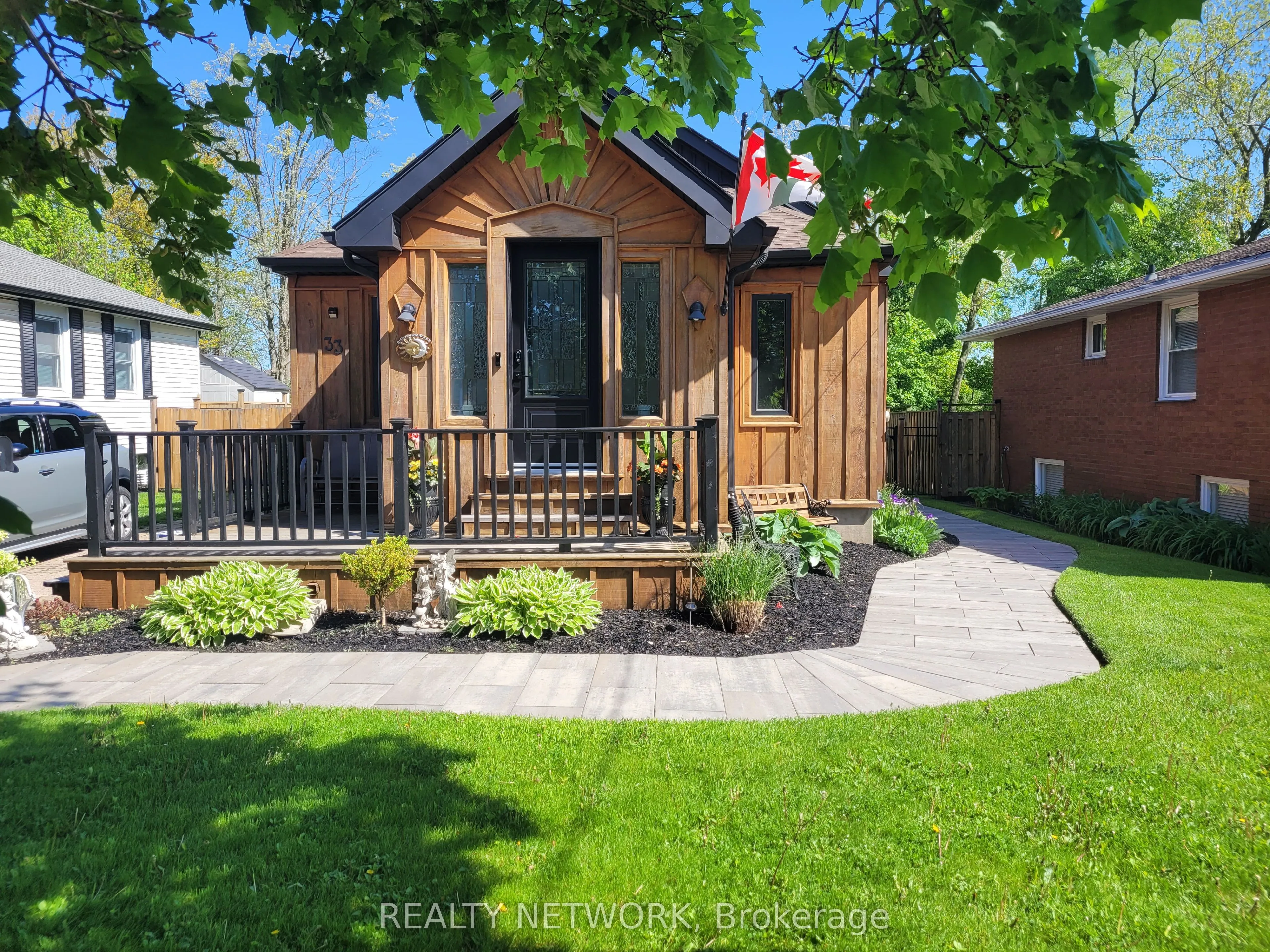 33 Rosedale Avenue, ON L2P 1Y6