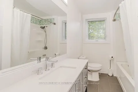 9 Indian Crescent, ON P0B 1J0