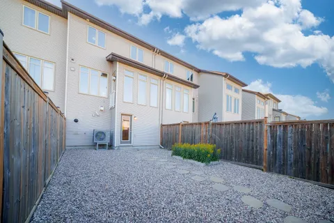 956 Fletcher Circle, ON K2T 0B9