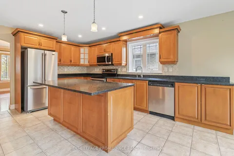 1009 Crestwood Drive, ON K6V 7N1