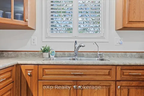 158 6th Avenue, ON N4N 2E4