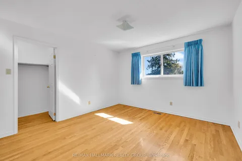 1396 Larose Avenue, ON K1Z 7X7