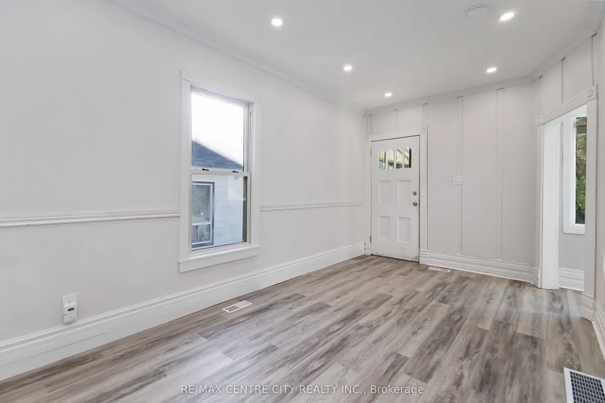 97 Walnut Street, ON N6H 1C3