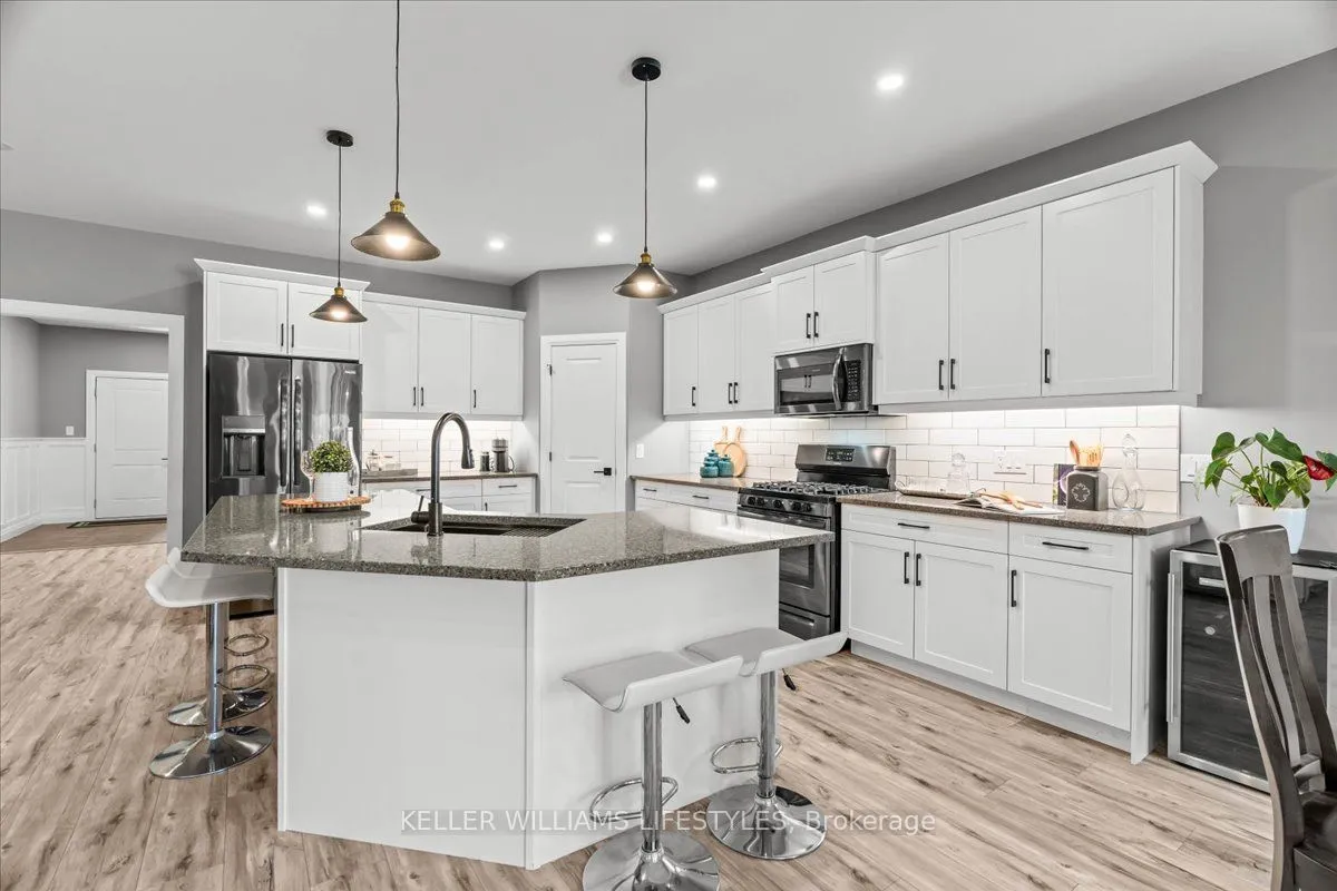 92 Queen Street, ON N0M 1A0