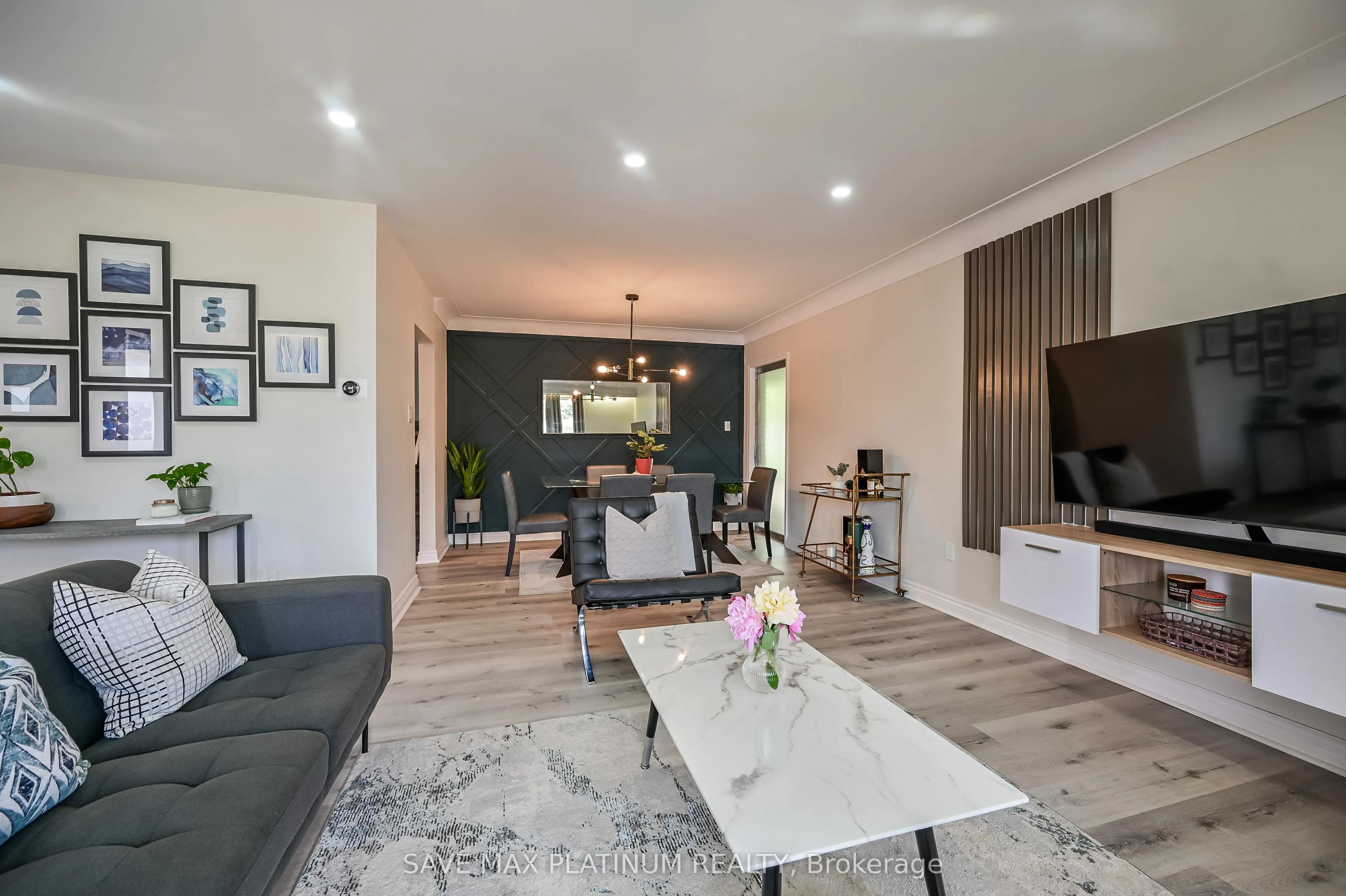 18 Gardenia Court, ON L8K 3X6