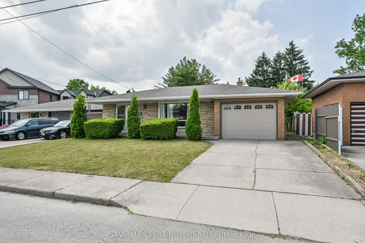 18 Gardenia Court, ON L8K 3X6