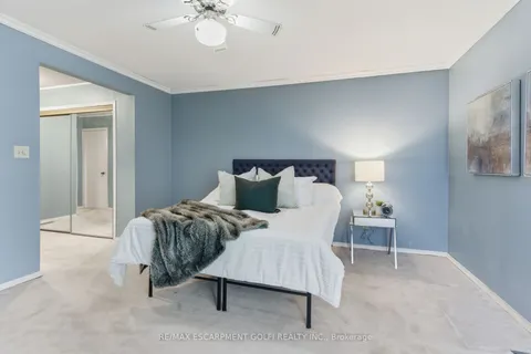 7 Farmer Court, ON L9C 5X9