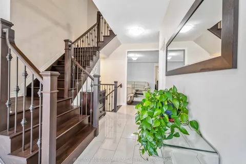 1 Hopkins Street, ON L2V 0E6