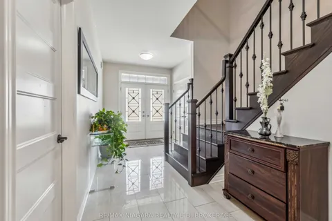 1 Hopkins Street, ON L2V 0E6