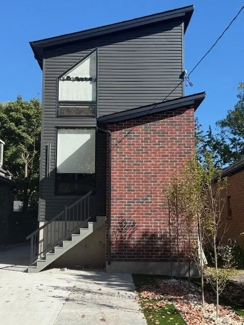 180 Thompson Road, ON N5Z 2Y8