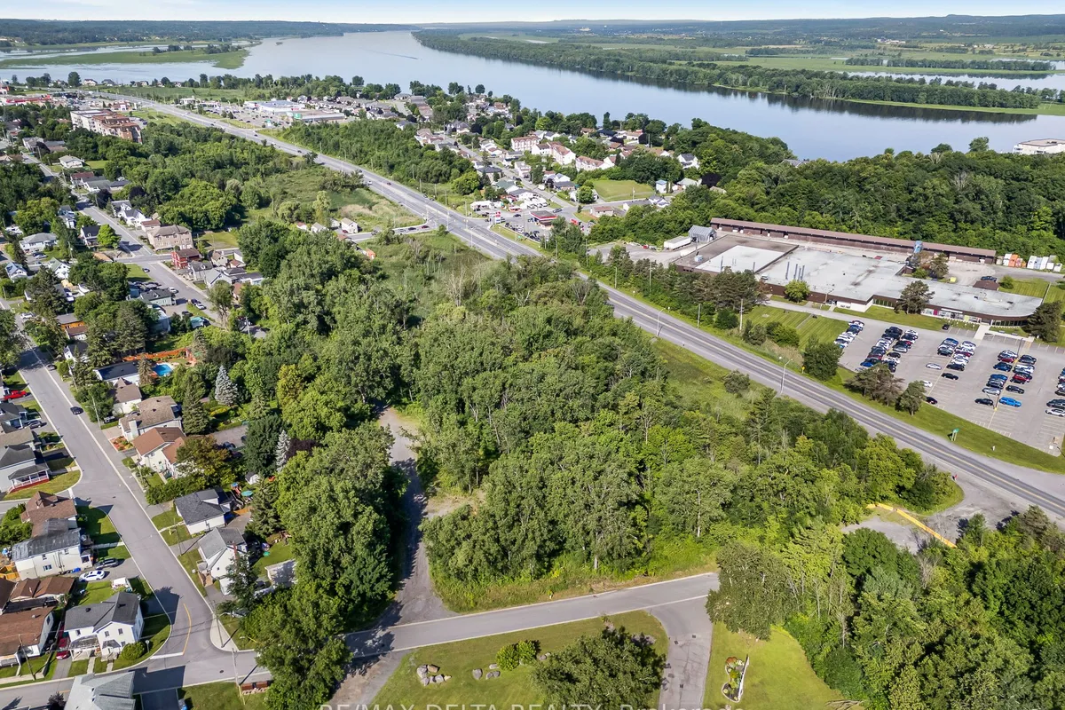 125 Edwards Street, ON K4K 1J1