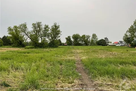 3748 CHAMPLAIN Street, ON K0A 1E0